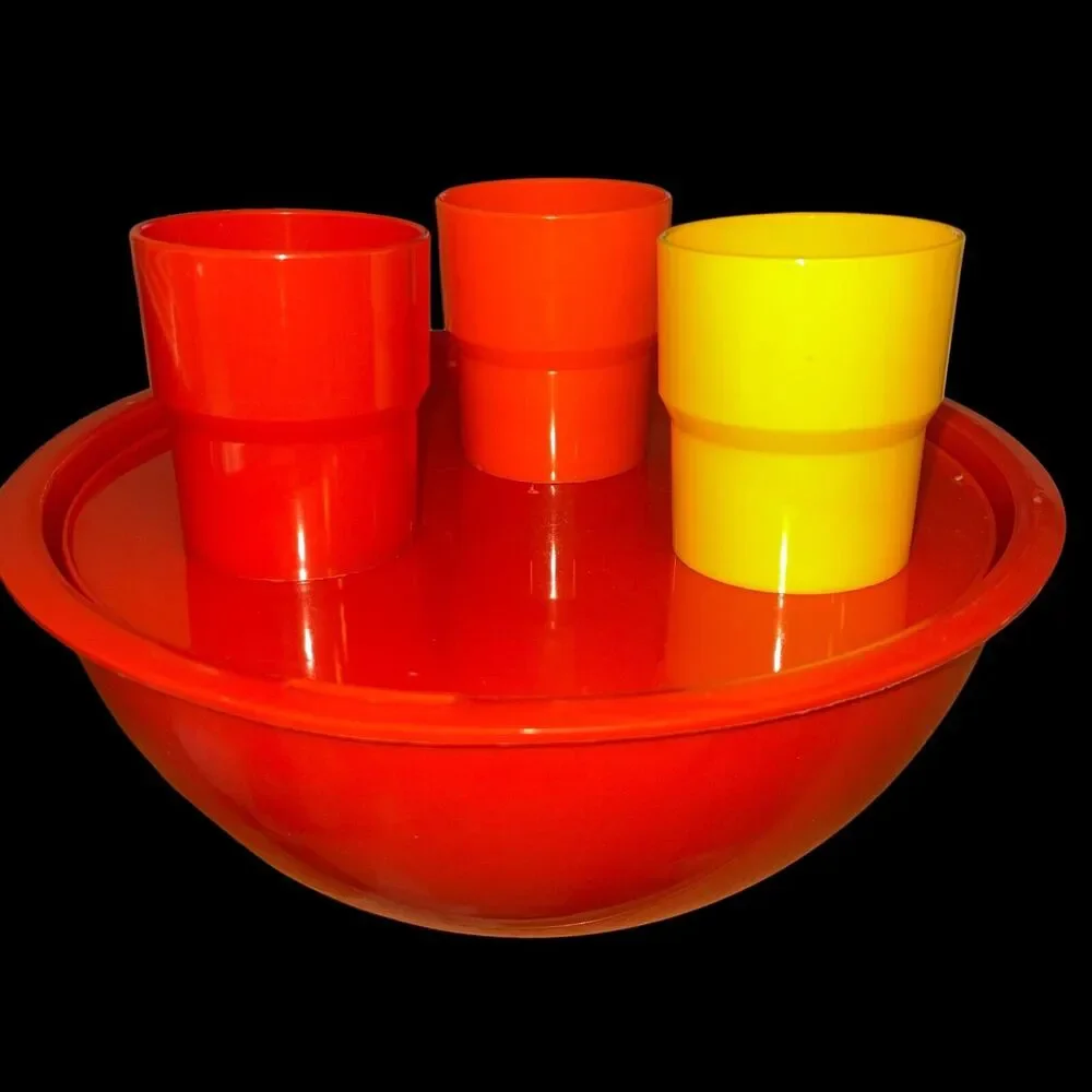 Vintage MCM Ingrid Chicago Plastic Party Ball Picnic Camping Set Plates/Cups